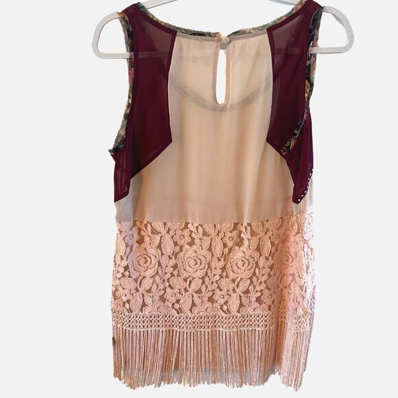 Gimmicks by BKE Pink Crochet Lace Boho Fringe Sleeveless top M Floral Trim NWOT - Picture 2 of 8